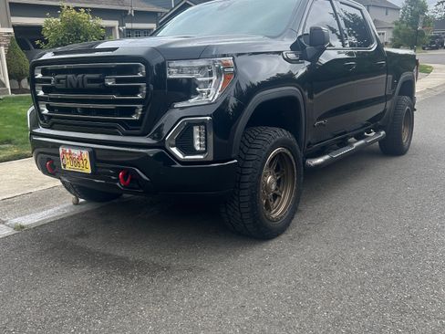 Used 2021 GMC Sierra 1500 AT4 w/ Technology Package AWD/4WD image 1
