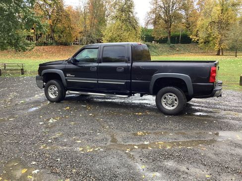 Used 2005 Chevrolet Silverado 2500 LT w/ Heavy-Duty Power Package image 1