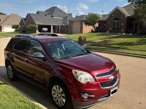 Used 2011 Chevrolet Equinox LT w/ Chrome Appearance Package image 4