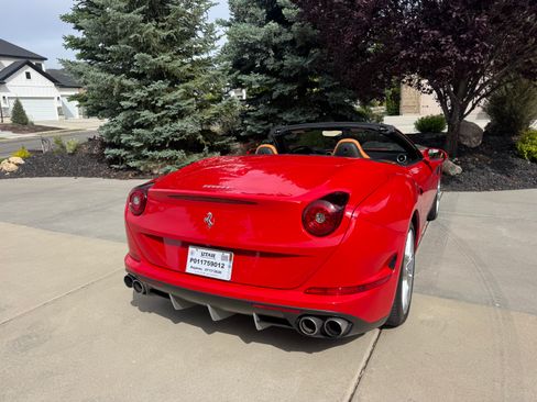 Used 2015 Ferrari California T RWD image 10