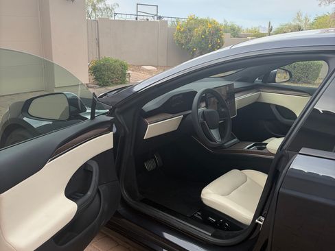 Used 2023 Tesla Model S Standard Range image 9