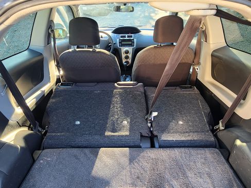 Used 2009 Toyota Yaris 2-Door Hatchback image 12