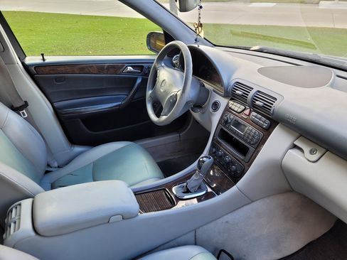 Used 2004 Mercedes-Benz C 240 4MATIC Sedan image 13