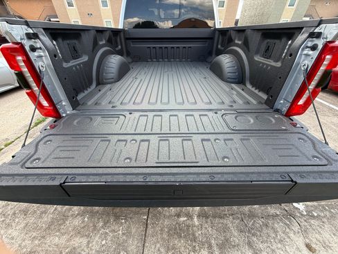 Used 2023 Ford F250 Lariat w/ Lariat Ultimate Package AWD/4WD image 12