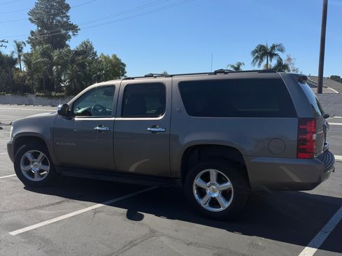 Used 2011 Chevrolet Suburban LT w/ Regional Value Package image 5