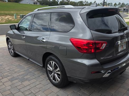 Used 2019 Nissan Pathfinder SL image 8