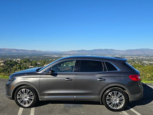 Used 2017 Lincoln MKX Reserve image 1