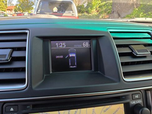 Used 2013 Toyota Highlander Limited image 24