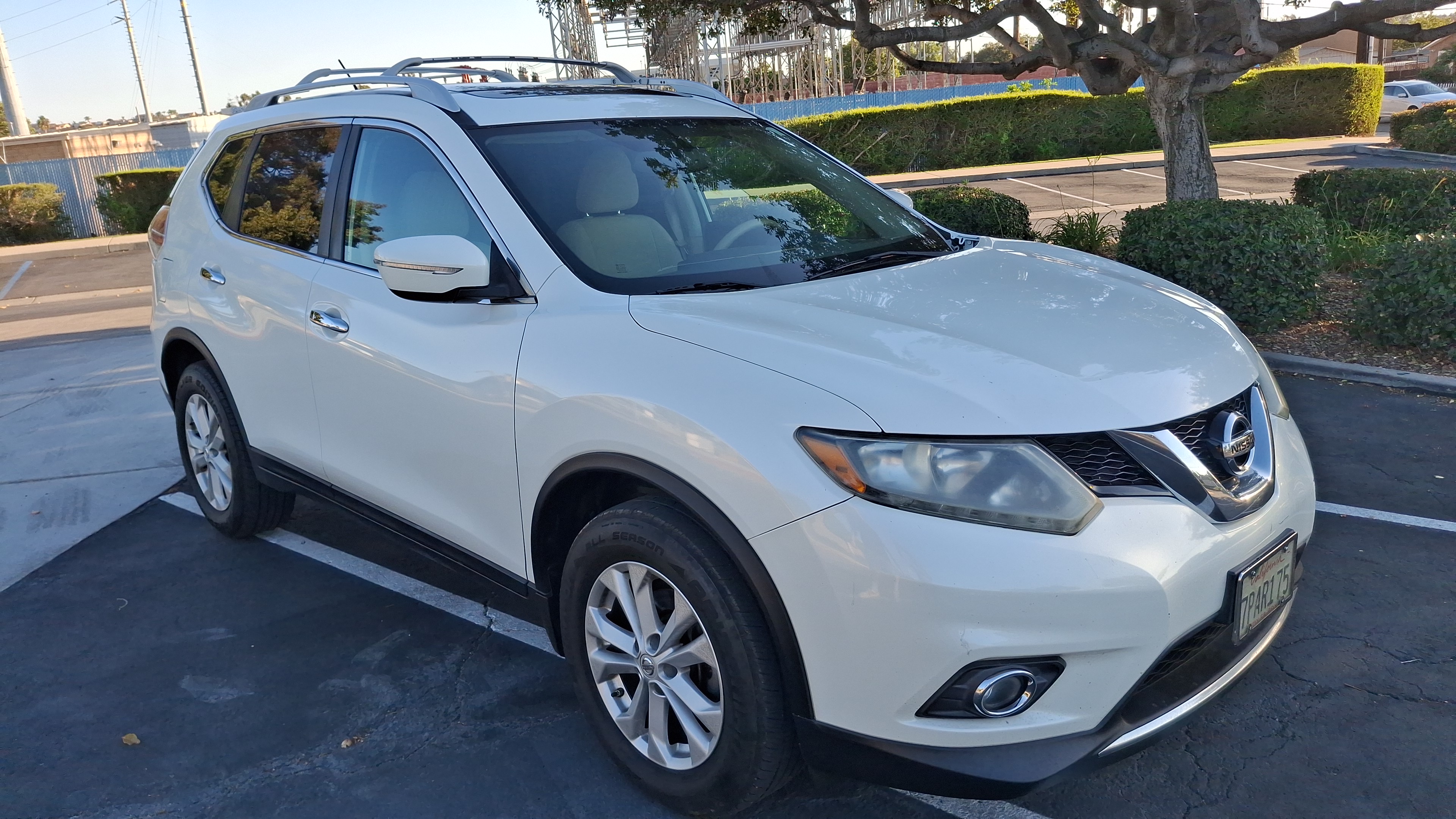 Used 2015 Nissan Rogue SV w/ SV Moonroof Package FWD image 6