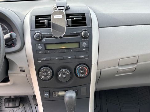 Used 2010 Toyota Corolla LE image 30