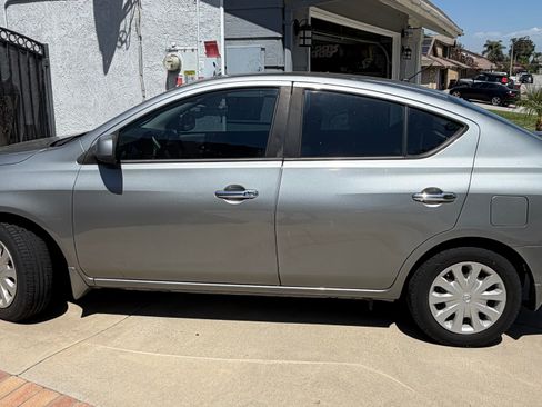 Used 2014 Nissan Versa SV FWD image 4