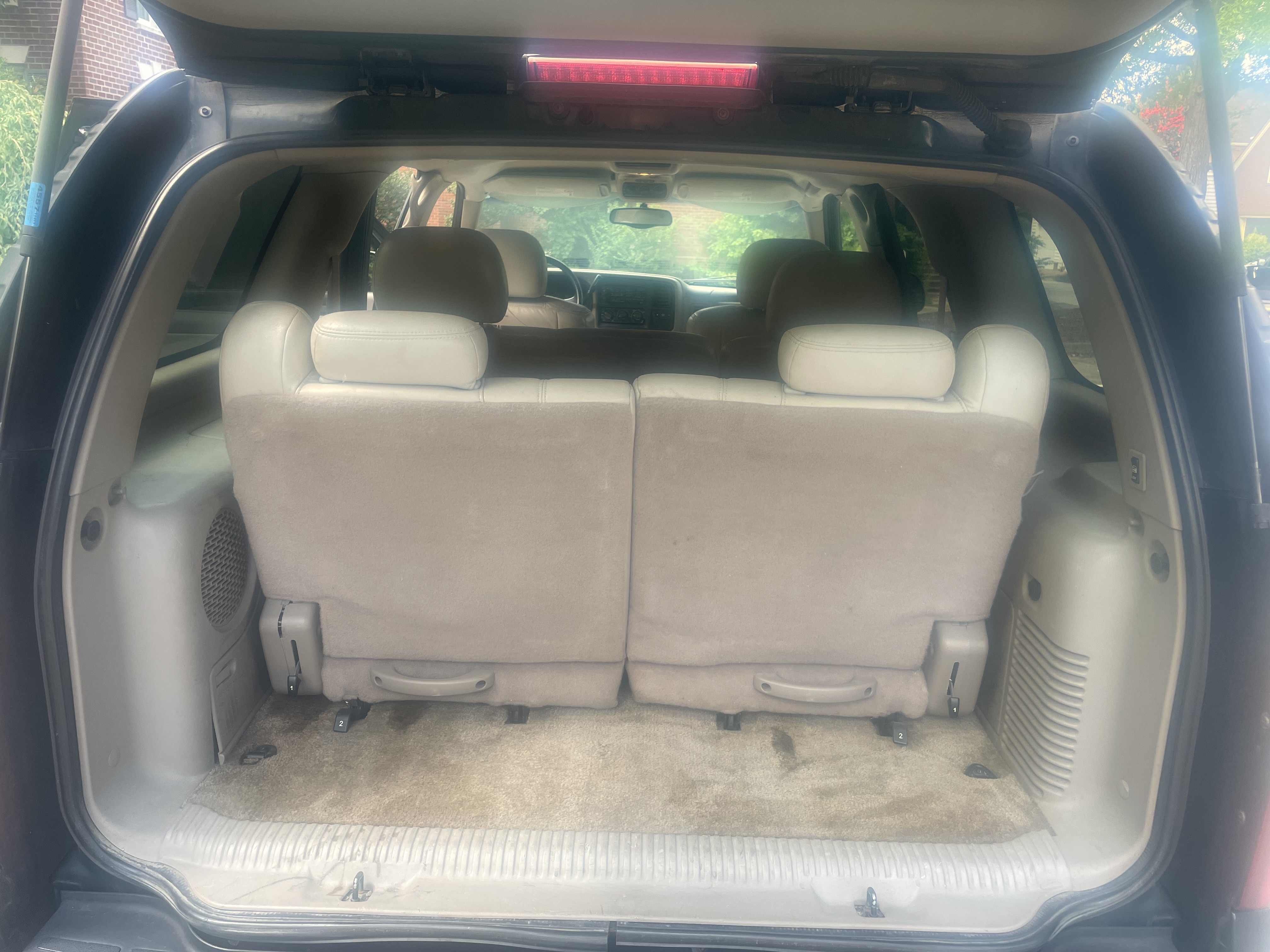 Used 2001 Chevrolet Tahoe LT w/ LT Preferred Equipment Group AWD/4WD image 12