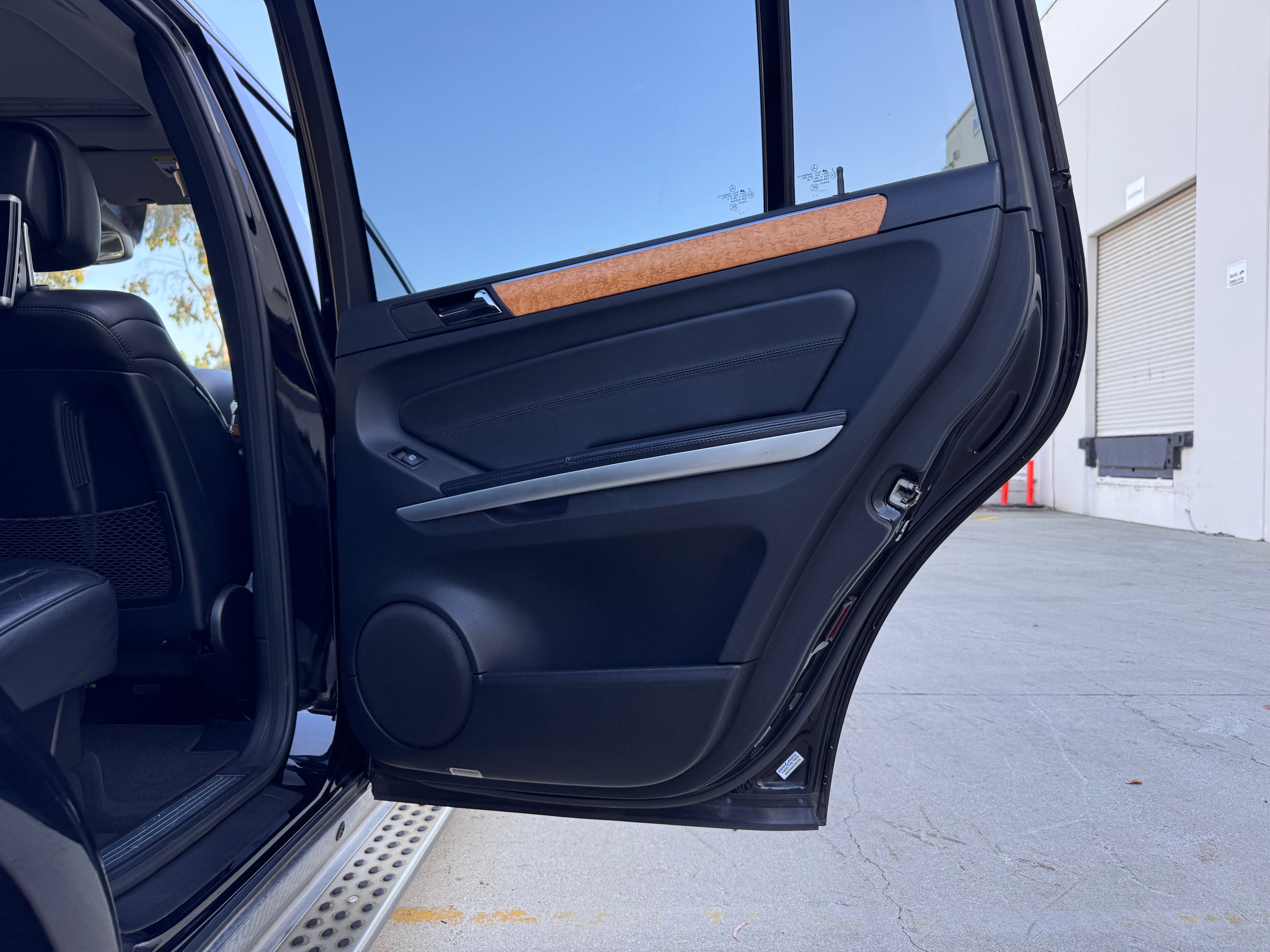 Used 2011 Mercedes-Benz GL 550 4MATIC image 14