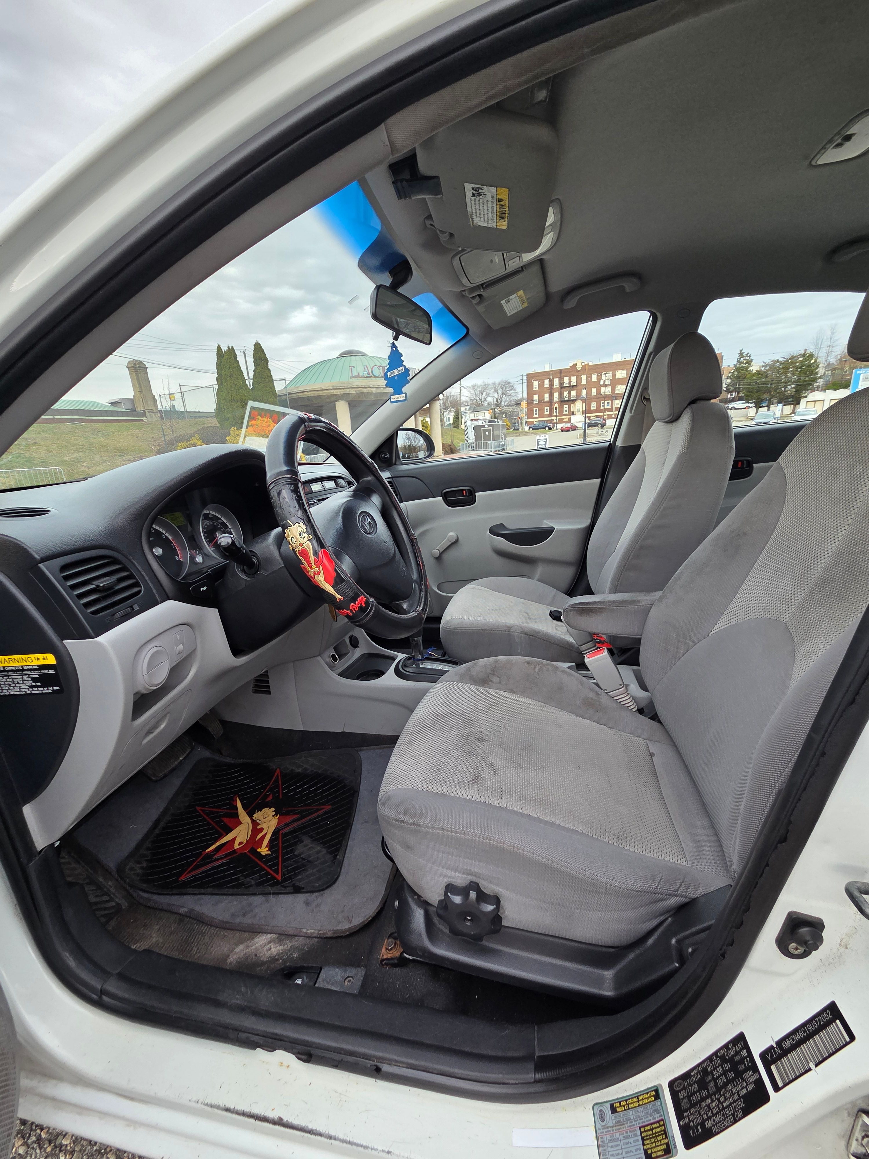 Used 2009 Hyundai Accent GLS FWD image 8