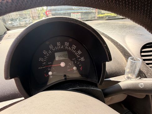 Used 2005 Volkswagen Beetle GLS FWD image 13