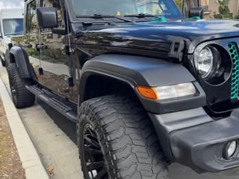 Used 2020 Jeep Gladiator Sport image 4