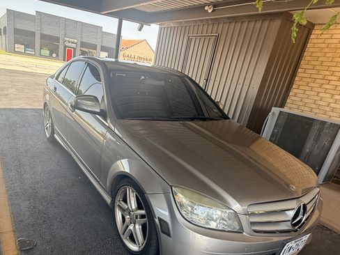 Used 2009 Mercedes-Benz C 350 Sport image 4