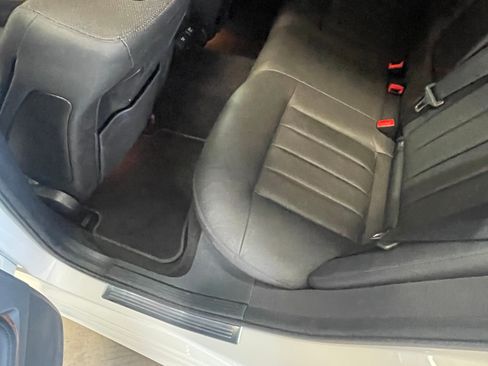 Used 2011 Mercedes-Benz E 550 Sedan image 15