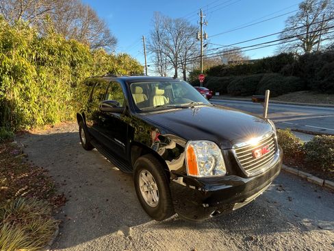 Used 2014 GMC Yukon XL SLT w/ Suspension Package, Off-Road image 5