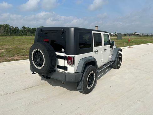 Used 2010 Jeep Wrangler Unlimited Sport AWD/4WD image 10