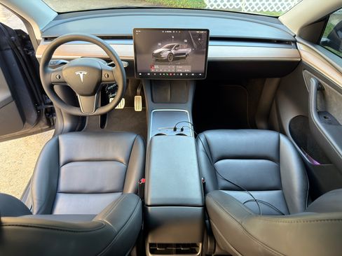 Used 2023 Tesla Model Y Performance image 12