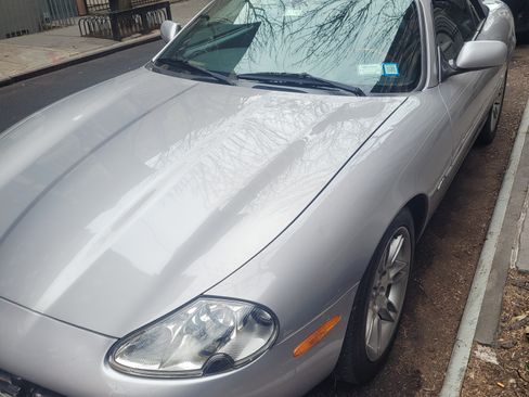 Used 2001 Jaguar XK8 Convertible image 2