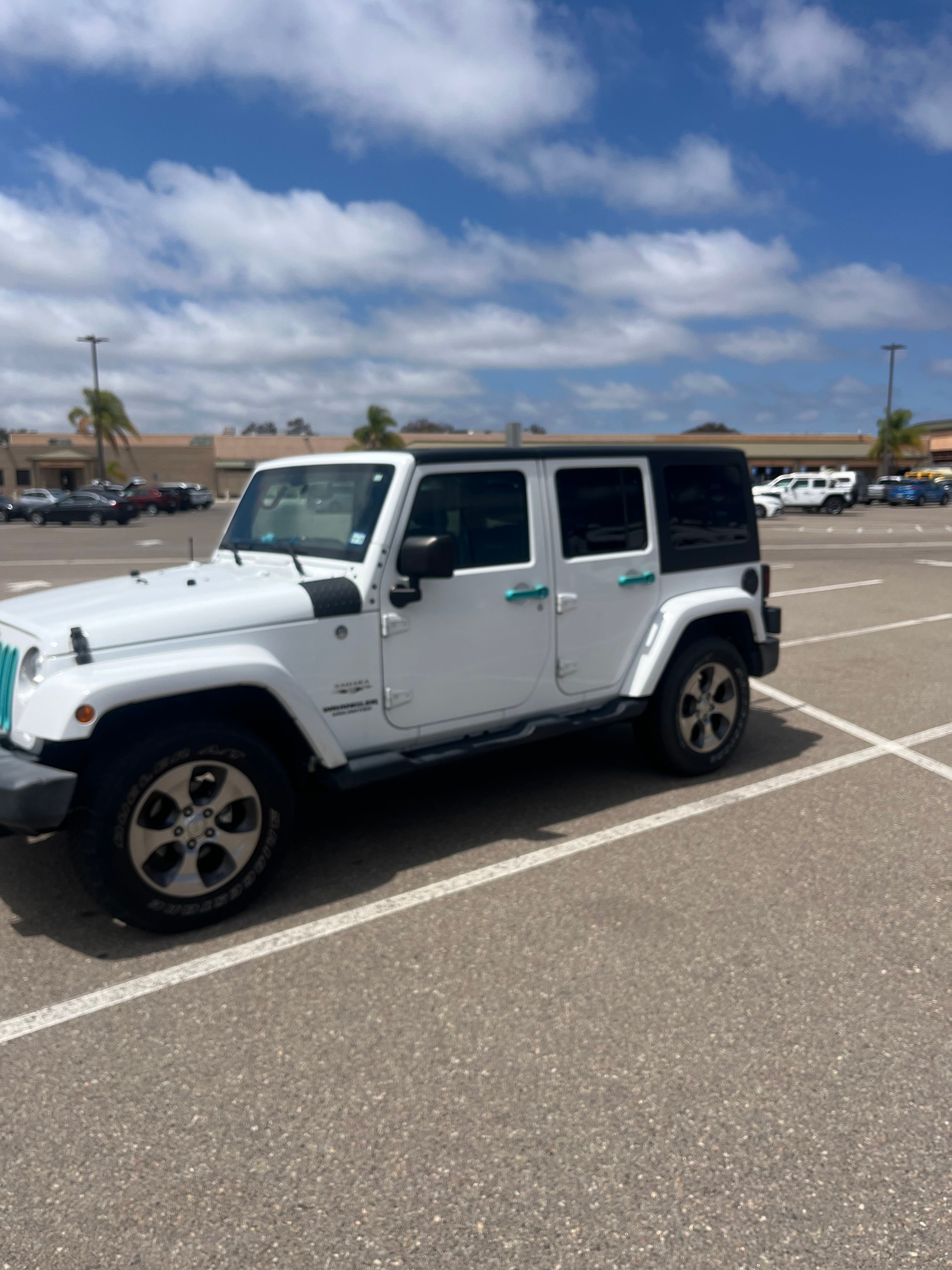 Used 2017 Jeep Wrangler Unlimited Sahara w/ Connectivity Group AWD/4WD image 4