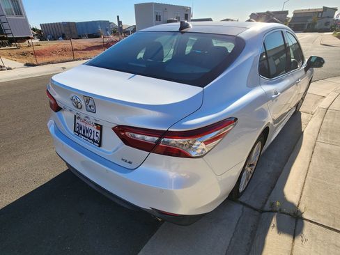 Used 2019 Toyota Camry XLE FWD image 4