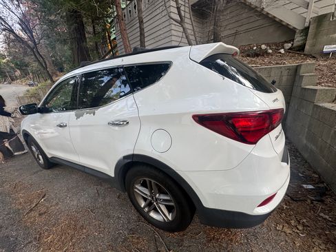 Used 2017 Hyundai Santa Fe Sport image 2