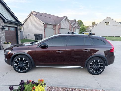 Used 2018 Volvo V60 T5 Cross Country Platinum AWD/4WD image 6