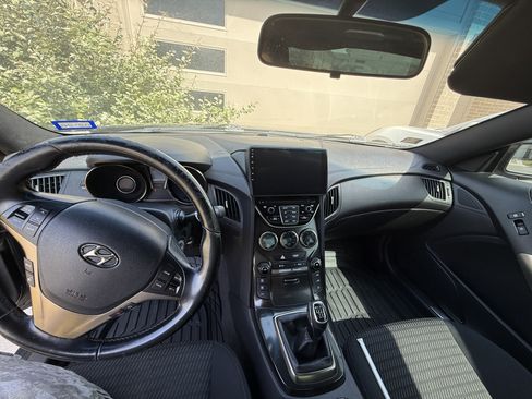 Used 2013 Hyundai Genesis 2.0T image 2