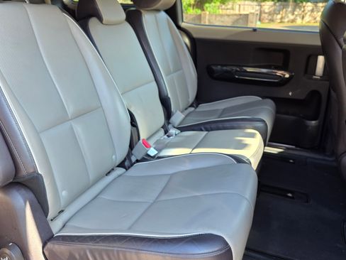 Used 2017 Kia Sedona SX Limited image 21