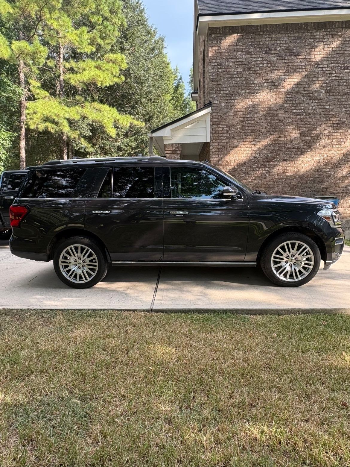 Used 2024 Ford Expedition Limited RWD image 4