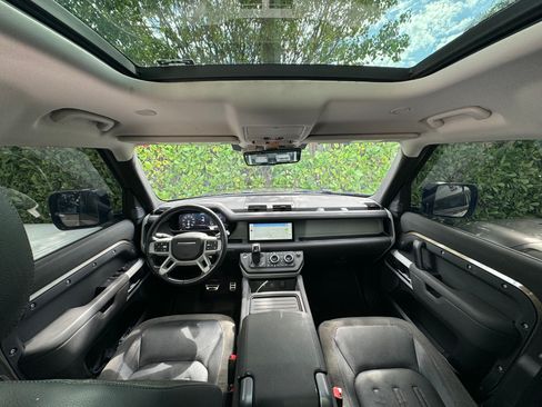 Used 2020 Land Rover Defender 110 SE image 13