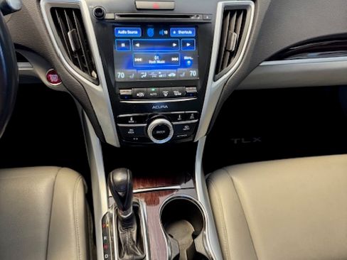 Used 2015 Acura TLX FWD image 12