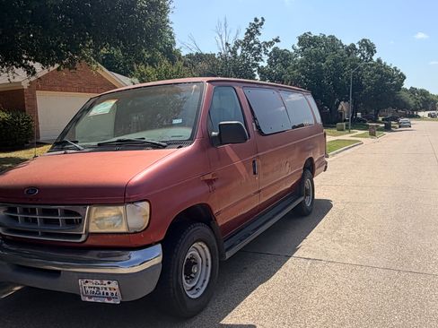 Used 1998 Ford E-350 and Econoline 350 Club Wagon RWD image 2