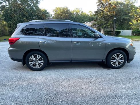 Used 2019 Nissan Pathfinder FWD image 2