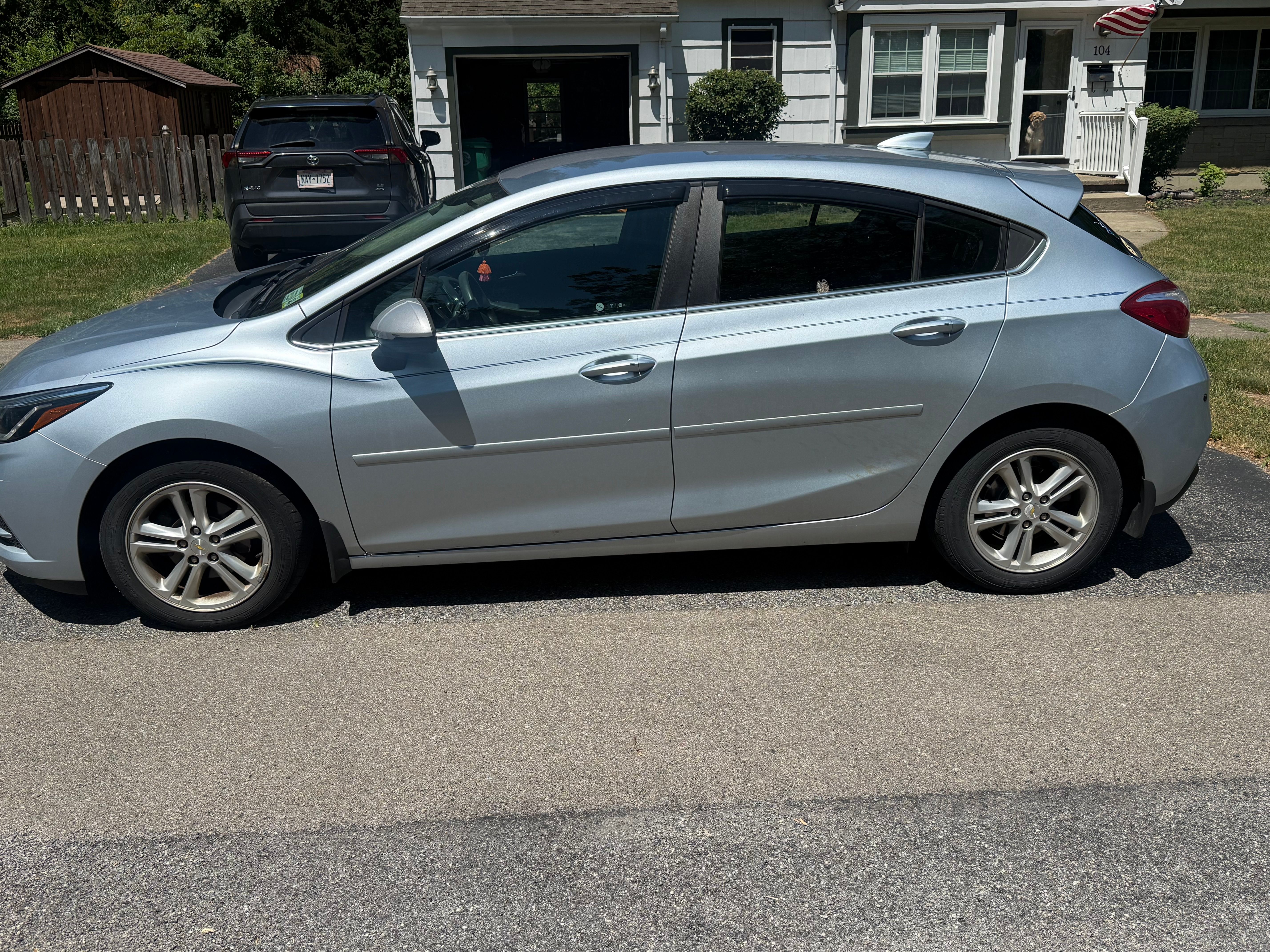 Used 2017 Chevrolet Cruze LT w/ Convenience Package FWD image 4