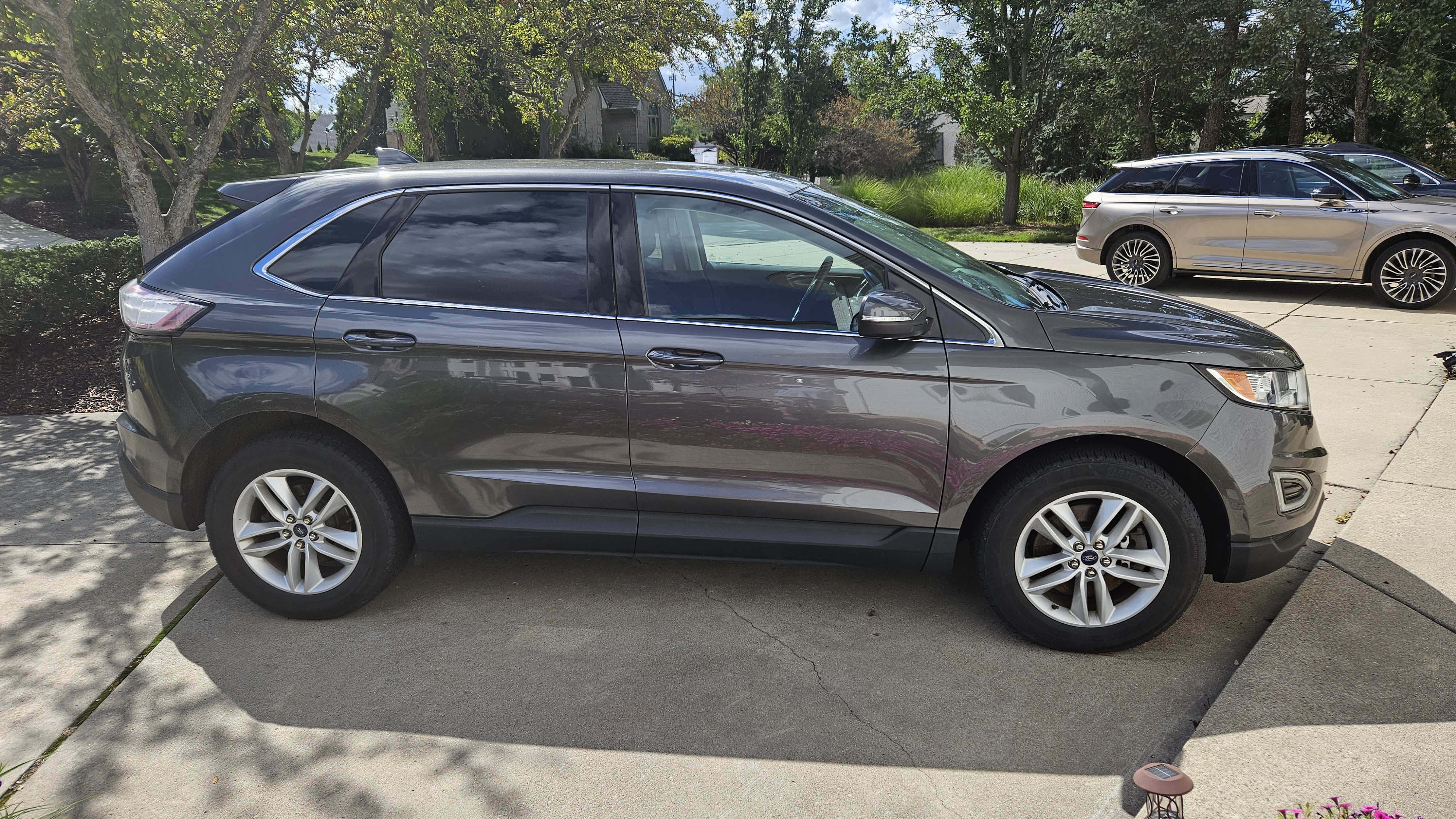 Used 2018 Ford Edge SEL w/ Class II Trailer Tow Package AWD/4WD image 11