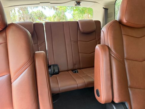 Used 2016 Cadillac Escalade Premium image 18