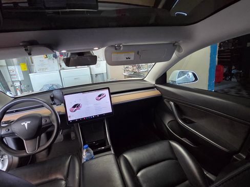 Used 2020 Tesla Model 3 Standard Range Plus image 9