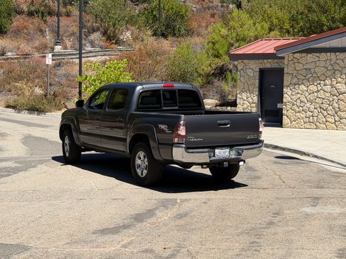 Used 2009 Toyota Tacoma PreRunner w/ TRD Off-Road Pkg w/JBL Audio RWD image 10