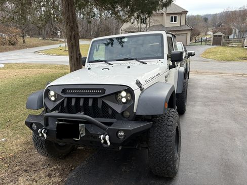 Used 2010 Jeep Wrangler Rubicon w/ Dual Top Group image 6