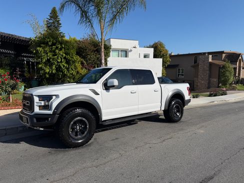 Used 2018 Ford F150 Raptor w/ Equipment Group 802A Luxury AWD/4WD image 1