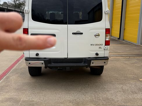 Used 2017 Nissan NV 3500 SL image 2