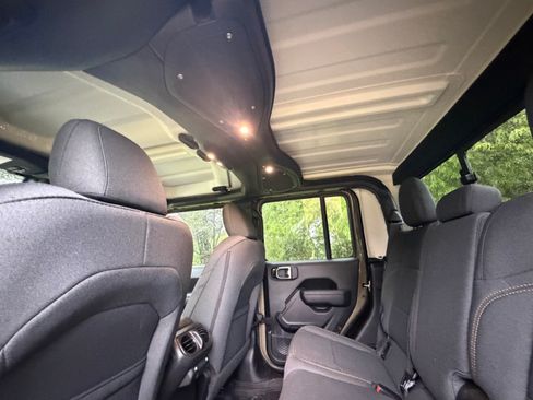 Used 2025 Jeep Gladiator Sport AWD/4WD image 26