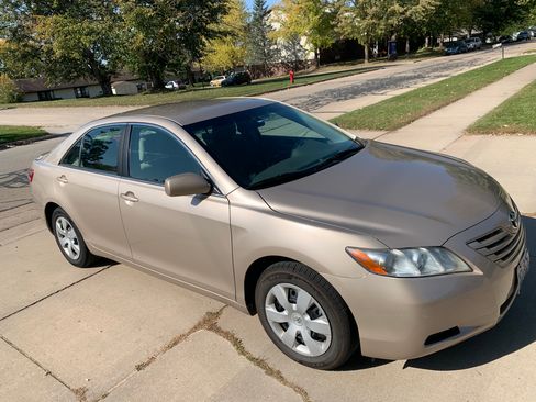 Used 2009 Toyota Camry image 1