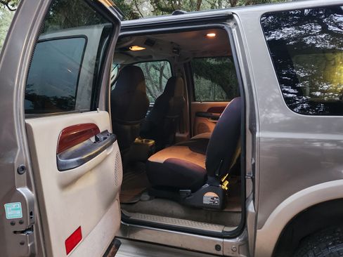 Used 2005 Ford Excursion Eddie Bauer image 11