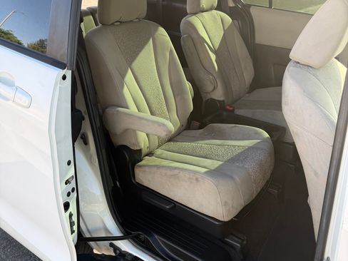 Used 2012 MAZDA MAZDA5 Sport FWD image 20