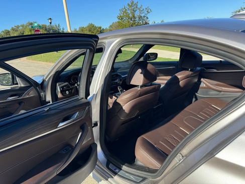 Used 2018 BMW 540i w/ M Sport Package image 10